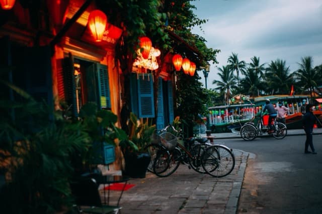 Day 5: Danang – Marble Mountains – Hoi An Ancient Town